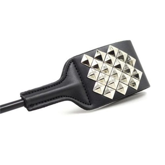 FRUSTINO CON BORCHIE IN ECOPELLE SEX TOY SADO