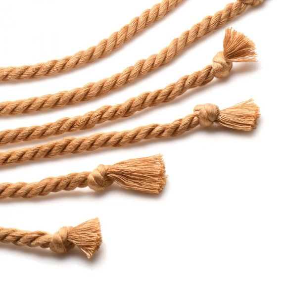 FRUSTA FLOGGER FATTA DI CORDE SOFFICI CON 6 FRANGE E NODI ALLA FINE SWASHBUCKLER