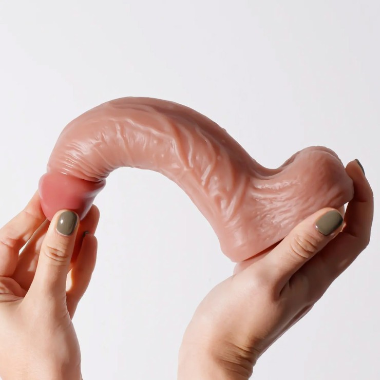 FALLO REALISTICO SEXY CON VENTOSA E TESTICOLI IN SILICONE... 2