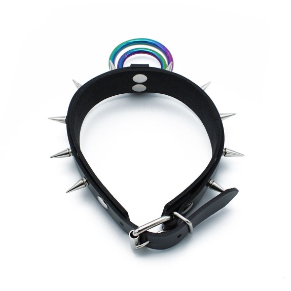 COLLARE IN PELLE NERA CON BORCHIE APPUNTITE E ANELLI METALLICI ARCOBALENO