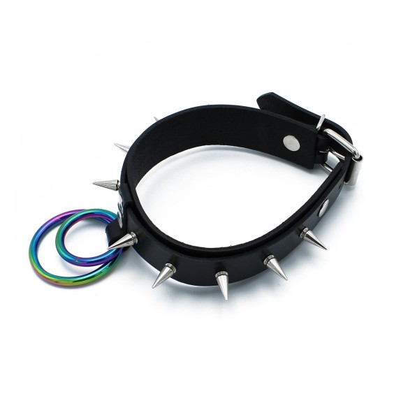COLLARE IN PELLE NERA CON BORCHIE APPUNTITE E ANELLI METALLICI ARCOBALENO