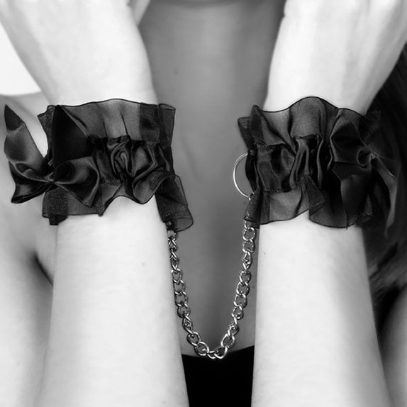 MANETTE SEXY VOLANT IN ORGANZA NERA PER DONNA BIJOUX INDISCRETS