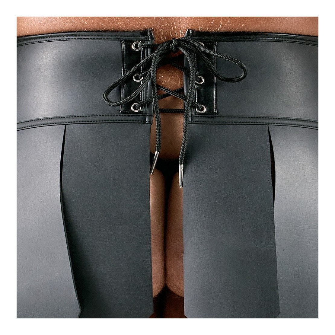 SET BONDAGE UOMO CON HARNESS E GONNA GLADIATORE...
