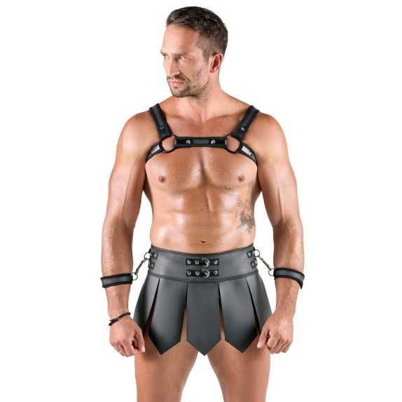 SET BONDAGE UOMO CON HARNESS E GONNA GLADIATORE CON MANETTE