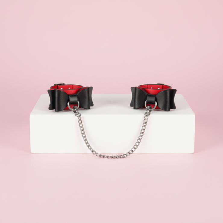 MANETTE SEXY ROSSE E NERE CON FIOCCO E CATENA OBSESSIVE